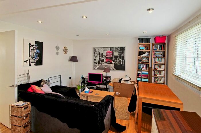 2 Bedroom Flat To Rent In Doran Walk, London, E15