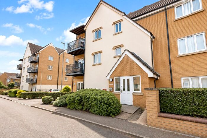 2 Bedroom Flat To Rent In Varcoe Gardens, Hayes, Greater London, UB3