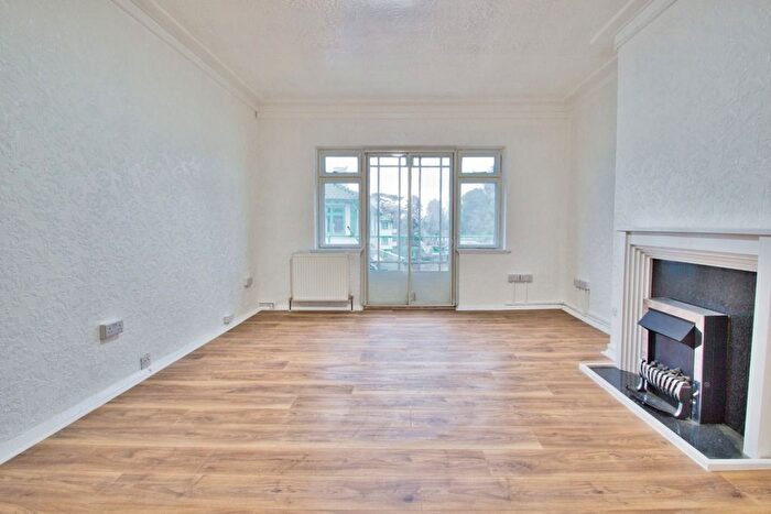 2 Bedroom Flat To Rent In Elm Park Road, Pinner, HA5