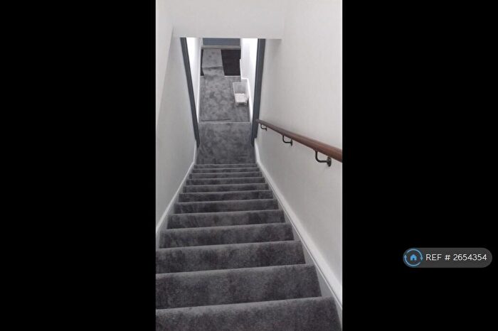 2 Bedroom Flat To Rent In West End Lane, London, NW6