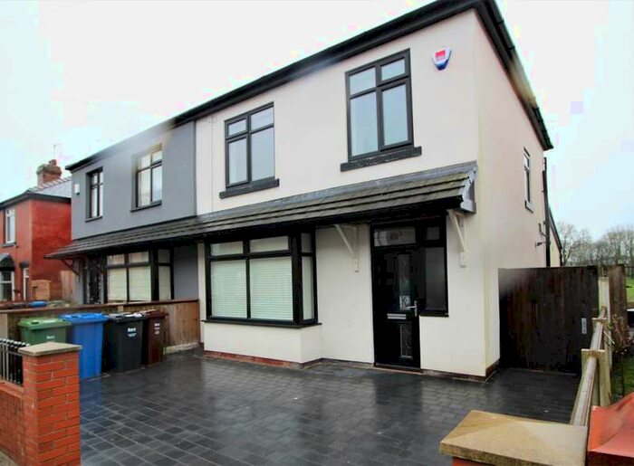 3 Bedroom Detached House To Rent In Scholes Street Bury, BL8