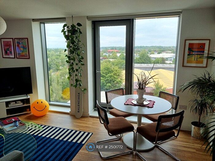 2 Bedroom Flat To Rent In Michigan Point Tower B, Salford, M50