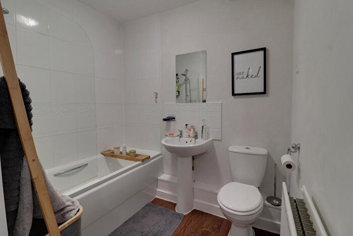 1 Bedroom Flat For Sale In Parkhouse Court, Hatfield, Hertfordshire, AL10