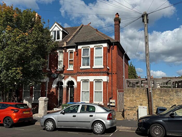 1 Bedroom Flat To Rent In Wilton Avenue, Southampton, Hampshire, SO15