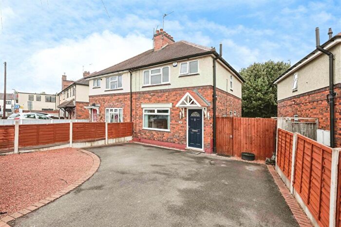 3 Bedroom Semi-Detached House For Sale In Manor Park, Kingswinford, DY6