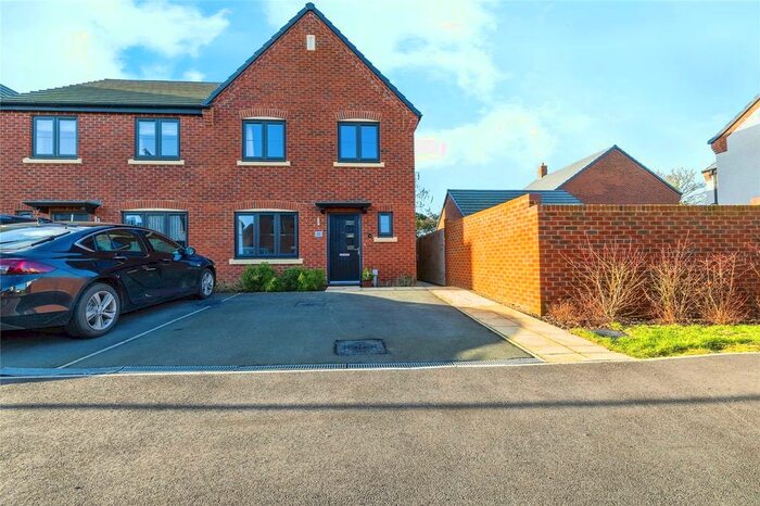 3 Bedroom Semi-Detached House For Sale In Blades Drive, Saxilby, Lincoln, Lincolnshire, LN1