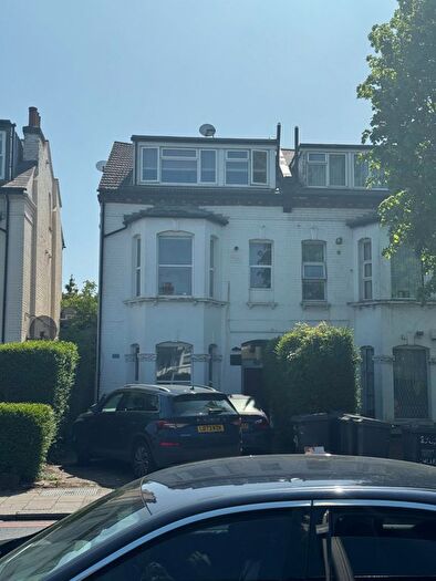 2 Bedroom Flat To Rent In Cricklewood Lane, Cricklewood, NW2