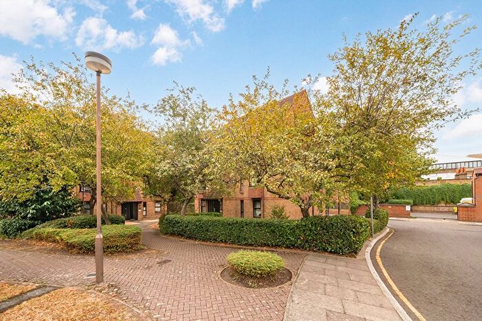 1 Bedroom Flat To Rent In Coopers Close, Stepney Green, E1