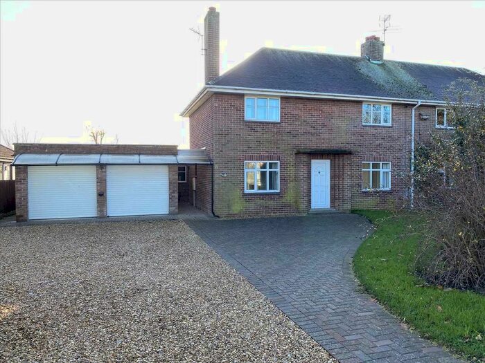 3 Bedroom Semi-Detached House To Rent In Grantham Road, Sleaford, NG34