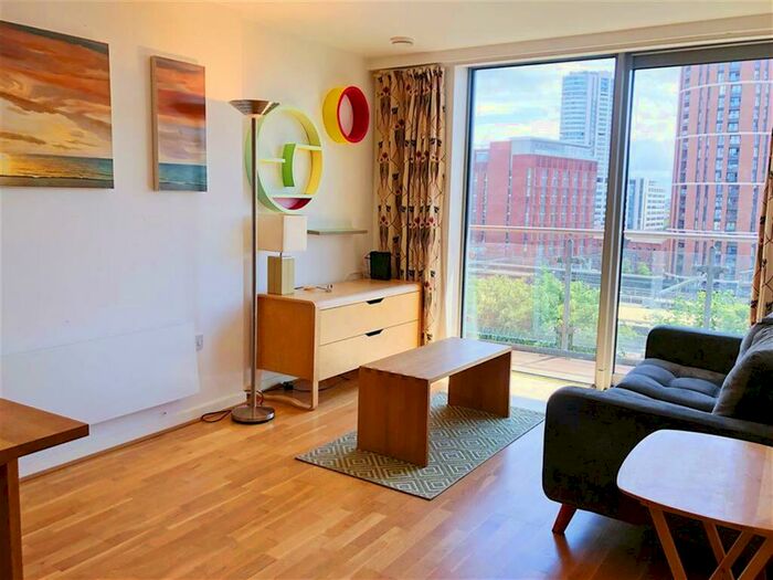 2 Bedroom Flat To Rent In Whitehall Quay, Leeds, LS1