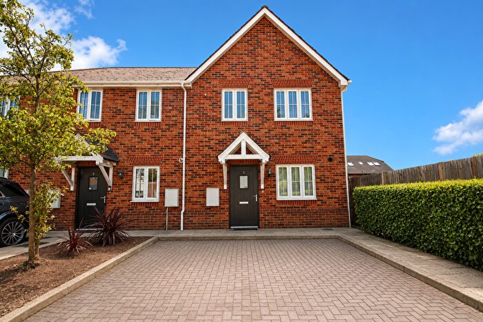 3 Bedroom End Of Terrace House For Sale In Beaufort Place, Orpington, BR5
