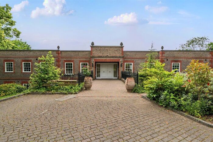2 Bedroom Flat To Rent In Treetops, Caversham, Reading, RG4