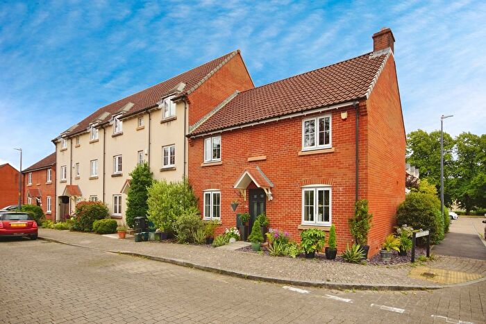 4 Bedroom Semi-detached House For Sale In Hickory Lane, Almondsbury, Bristol, BS32