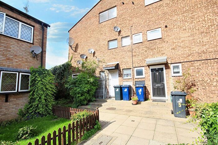 2 Bedroom Flat To Rent In Aspen Lane, Northolt, UB5