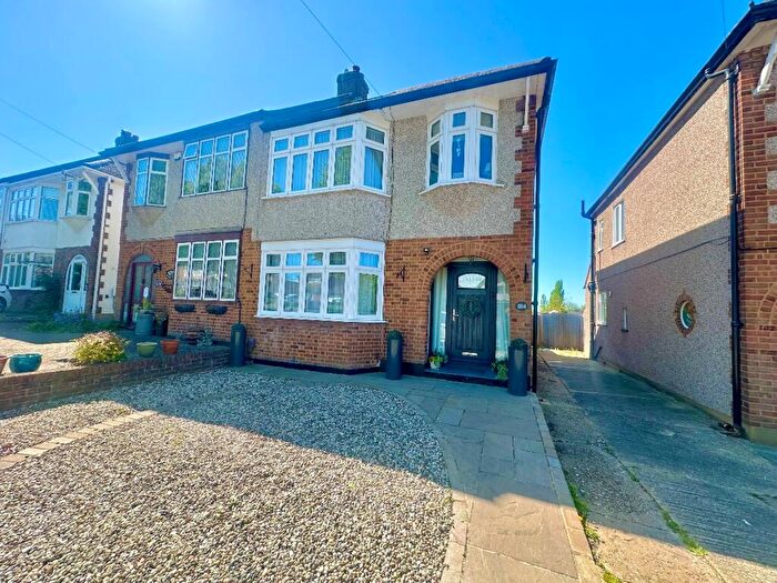 4 Bedroom Semi Detached House For Sale In Shepherds Hill, Harold Wood, RM3