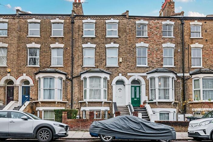 2 Bedroom Flat For Sale In Woodstock Road, London, N4