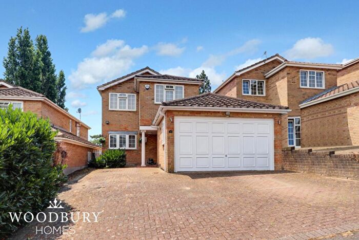 4 Bedroom Detached House For Sale In Park Hill, Loughton, IG10