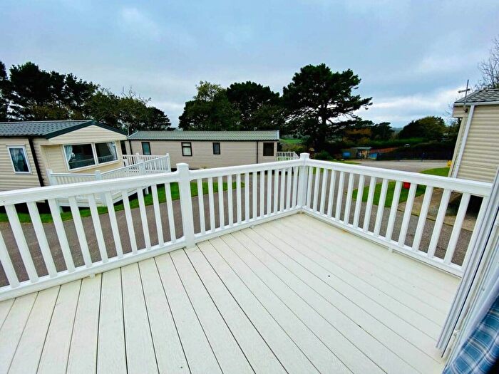 3 Bedroom Park Home For Sale In Newquay, TR8