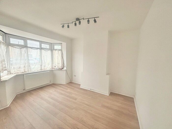 3 Bedroom Semi-Detached House To Rent In Loughor Road, Gorseinon, Swansea, SA4