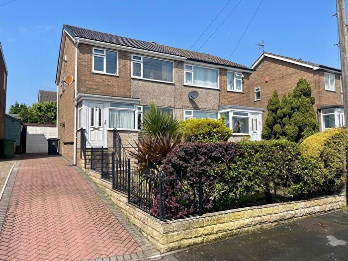 3 Bedroom Semi Detached House For Sale In Kent Close, Pudsey, LS28