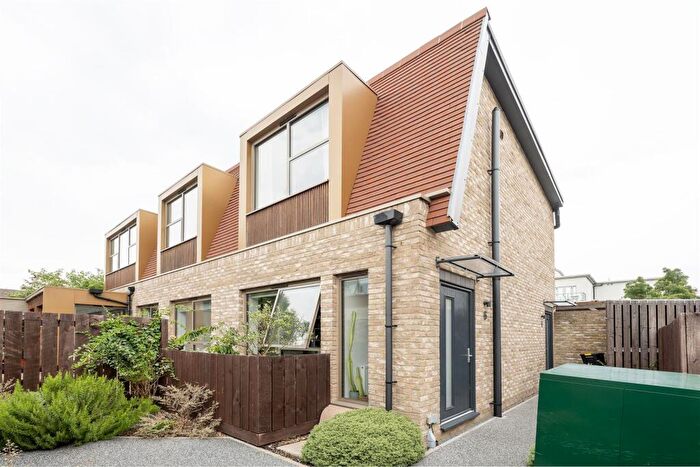 2 Bedroom Maisonette For Sale In Craft Mews, London, E10