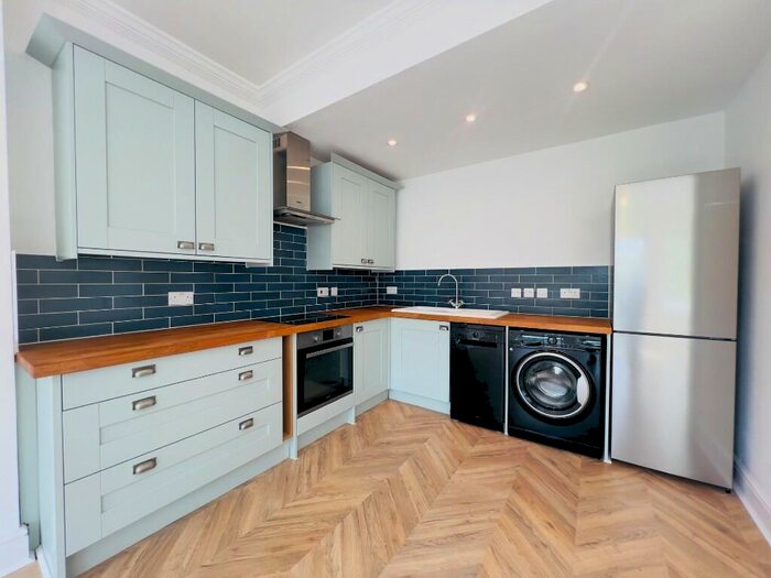 2 Bedroom Apartment To Rent In Manor Road, Beckenham, London, BR3