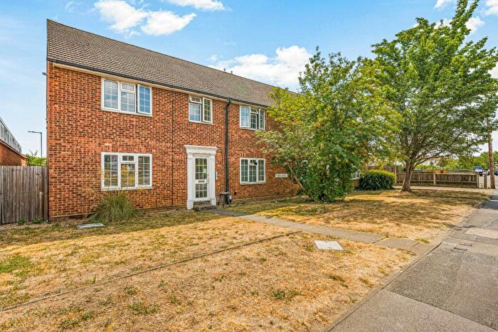 1 Bedroom Flat For Sale In Molesey Road, Hersham, Surrey, KT12