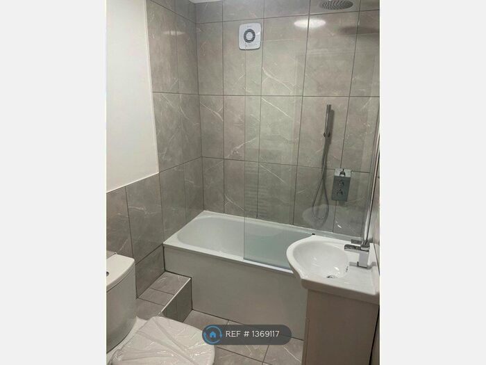 2 Bedroom Terraced House To Rent In Clarendon Road, Croydon, CR0