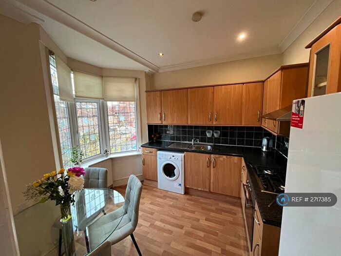 2 Bedroom Flat To Rent In Hurstwood Road, London, NW11