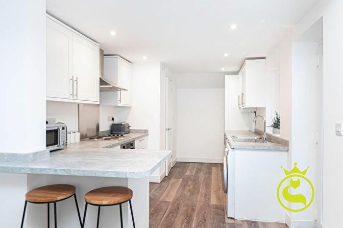 4 Bedroom End Of Terrace House For Sale In Four Bedrooms -Approach Road, Ashley Cross, Poole, BH14