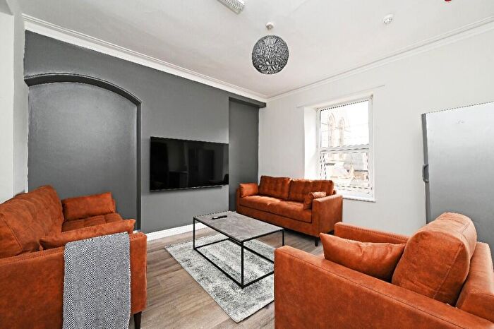 6 Bedroom Apartment To Rent In Crookesmoor Road, Sheffield, S6