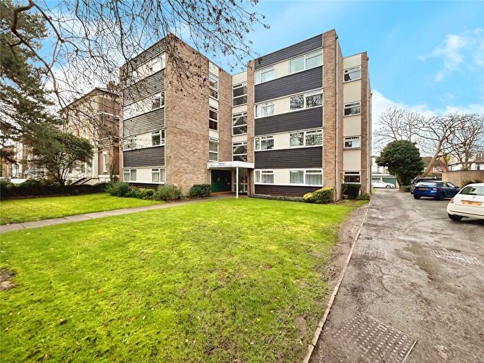 2 Bedroom Flat For Sale In The Avenue, Surbiton, KT5