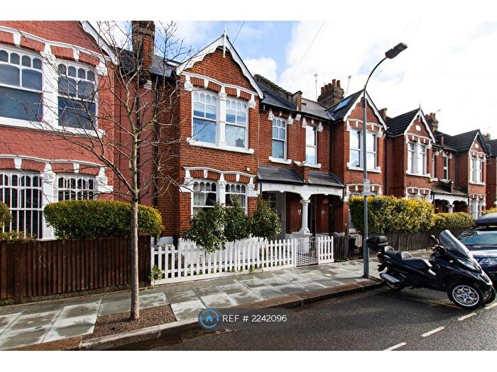 2 Bedroom Flat To Rent In Shepherds Bush, London, W12