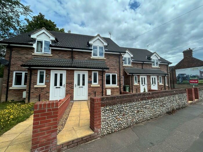 2 Bedroom Terraced House To Rent In High Street, Caister-on-Sea, NR30