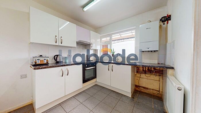 2 Bedroom Flat To Rent In Cotter Street, Ardwick, Manchester, M12