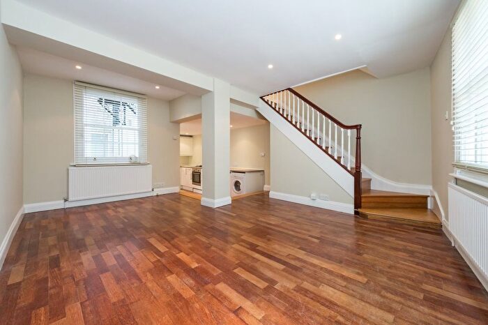 2 Bedroom Property To Rent In Pottery Lane, London, W11