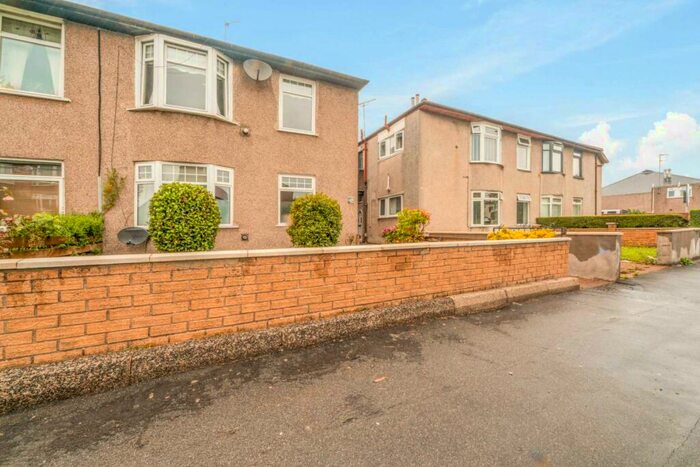 3 Bedroom Flat To Rent In Aikenhead Road, Kings Park, G44