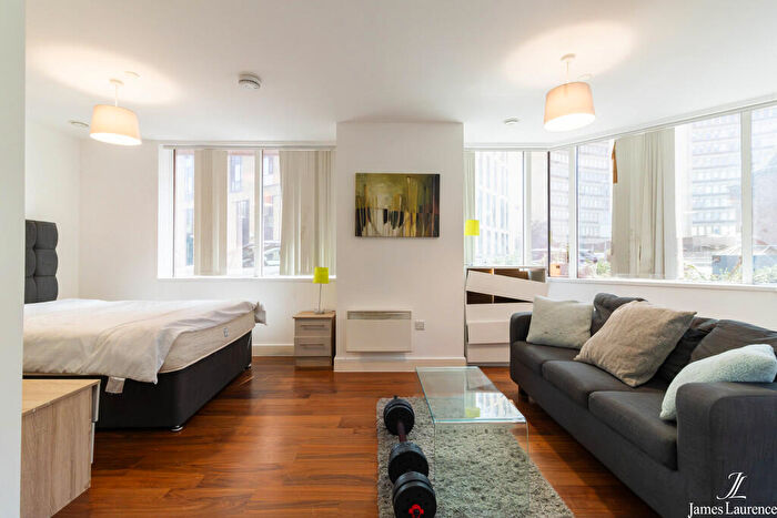 Flat To Rent In Metropolitan House, Hagley Road, Birmingham City Centre, B16