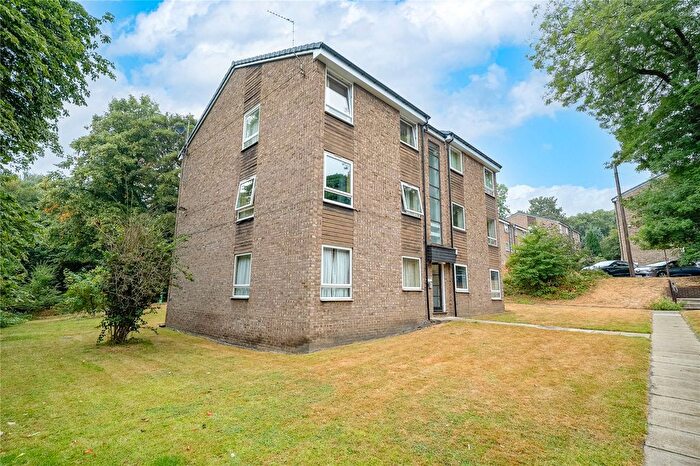 2 Bedroom Flat For Sale In Grosvenor Park Gardens, Leeds, West Yorkshire, LS6