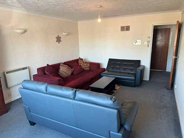 2 Bedroom Flat To Rent In Old Bedford Road, Luton, LU2