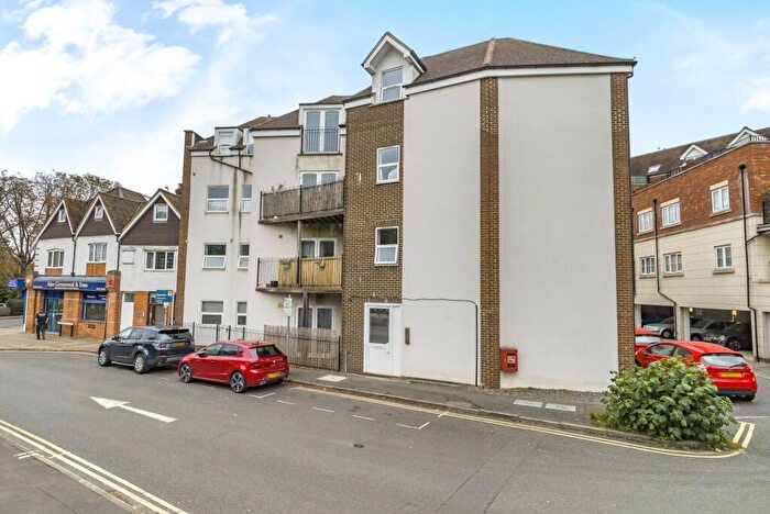 2 Bedroom Flat For Sale In Rosemount Avenue, West Byfleet, KT14