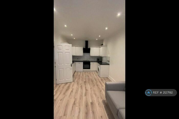 1 Bedroom Flat To Rent In New River Court, Enfield, EN1