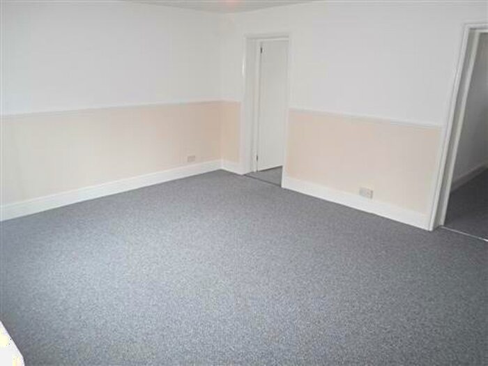 2 Bedroom Flat To Rent In Russell Street, Reading, Berkshire, RG1