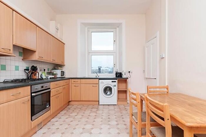 3 Bedroom Flat To Rent In Morningside Road, Edinburgh, EH10