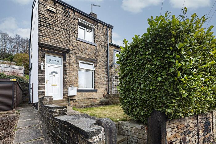 2 Bedroom End Terrace House For Sale In Halifax Old Road, Birkby, Huddersfield, HD2