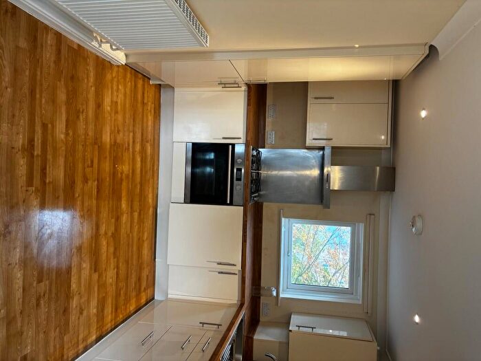 1 Bedroom Flat To Rent In Bird In Bush Road, London, SE15