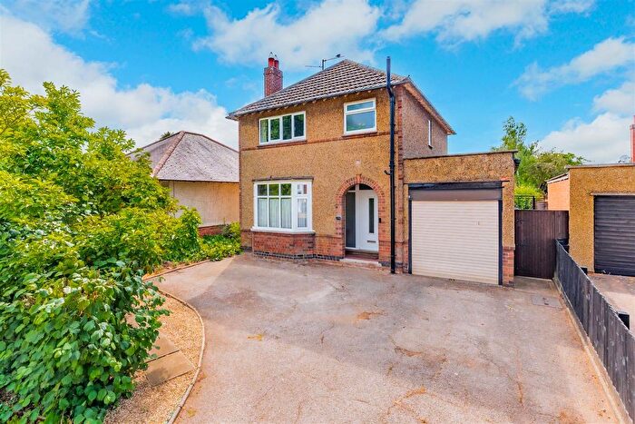 3 Bedroom Detached House For Sale In - Windmill Avenue, Kettering, NN15