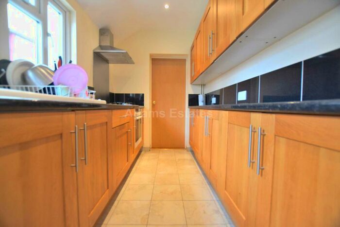 3 Bedroom Terraced House To Rent In Waldeck Street, Reading, Berkshire, RG1