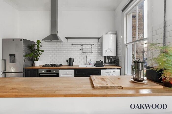 1 Bedroom Flat For Sale In Cazenove Road, London, N16