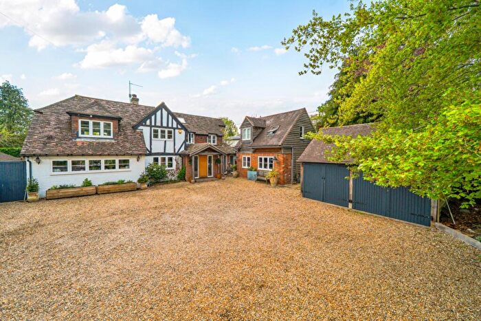 4 Bedroom Detached House For Sale In Milford Road, Elstead, Godalming, Surrey, GU8